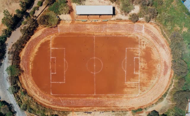 Campo de fútbol de tierra: ventajas, mantenimiento y cuidados esenciales Campo de fútbol de tierra: ventajas, mantenimiento y cuidados esenciales