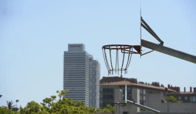 Todo lo que necesitas saber sobre la pista de baloncesto Parque del Poblenou Todo lo que necesitas saber sobre la pista de baloncesto Parque del Poblenou