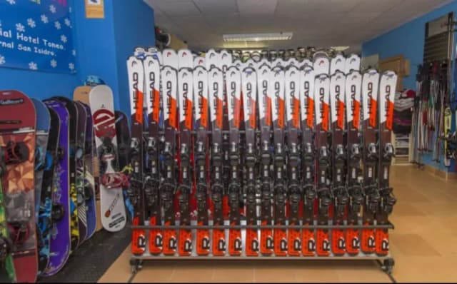 Alquiler esquís San Isidro: Mejores precios y opciones disponibles Alquiler esquís San Isidro: Mejores precios y opciones disponibles